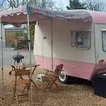 بيت للعطل Molly The Vintage Caravan. *