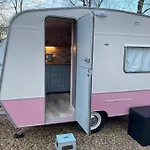 بيت للعطل Molly The Vintage Caravan. *