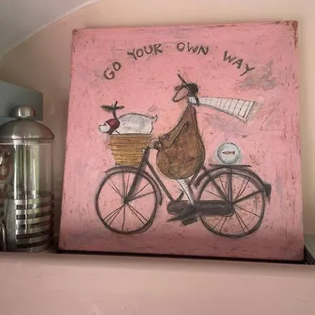 Molly The Vintage Caravan. 펜션 Wigton