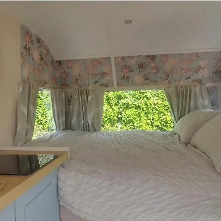 Molly The Vintage Caravan. Ferienhaus *